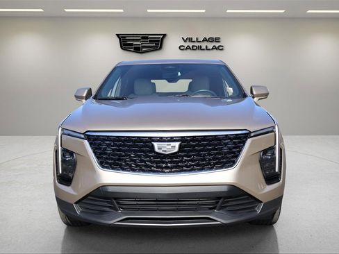 Used 2024 Cadillac XT4 Luxury w/ Cold Weather Package image 8
