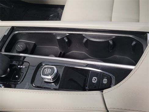 Certified 2024 Volvo XC90 B5 Core image 34