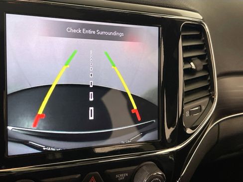 Used 2021 Jeep Grand Cherokee Limited image 14