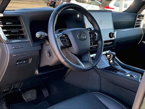 Used 2025 Lexus GX 550 w/ Accessory Package (2T) image 16