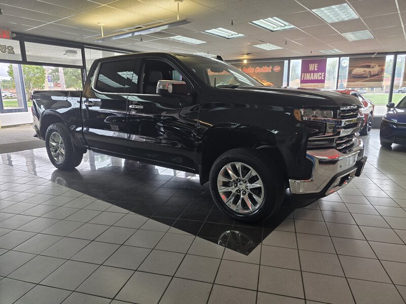Used 2021 Chevrolet Silverado 1500 LTZ w/ LTZ Premium Package AWD/4WD image 3