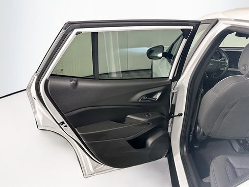 Used 2024 Chevrolet Trax RS image 24