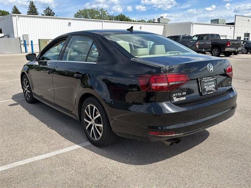 Used 2017 Volkswagen Jetta SE FWD image 14