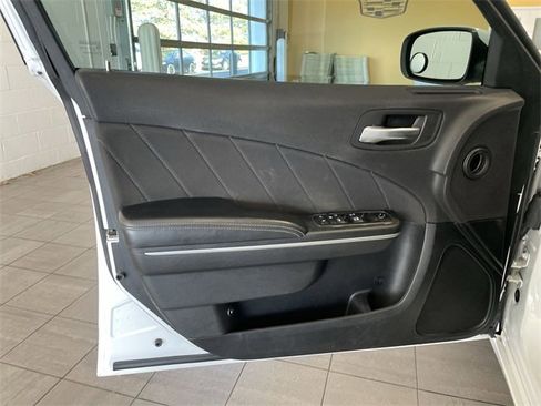 Used 2019 Dodge Charger SXT image 9