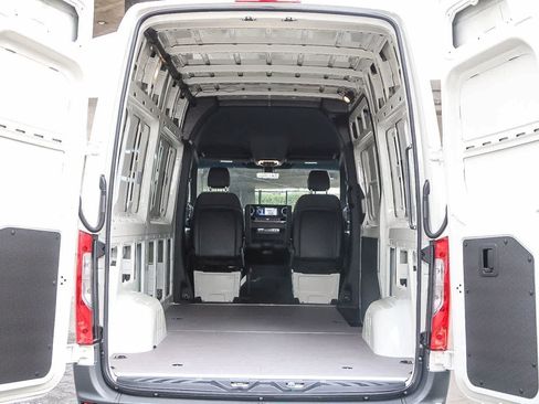 Used 2025 Mercedes-Benz Sprinter 2500 image 24