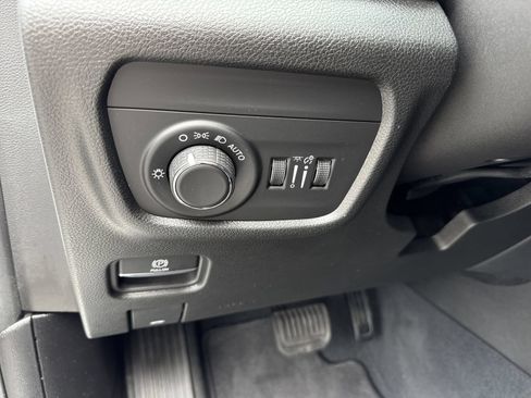 Used 2023 Jeep Grand Cherokee Altitude AWD/4WD image 17