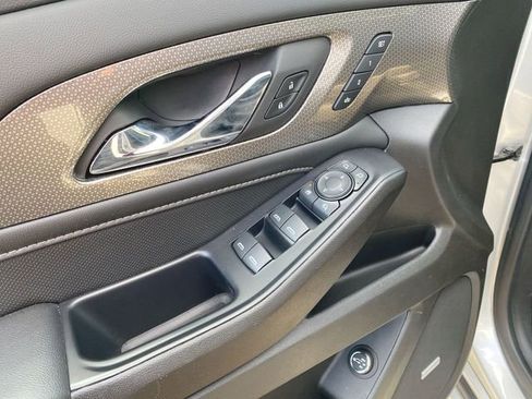 Used 2022 Chevrolet Traverse Premier image 23