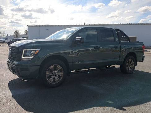 Used 2024 Nissan Titan SV w/ SV Bronze Edition Package image 7
