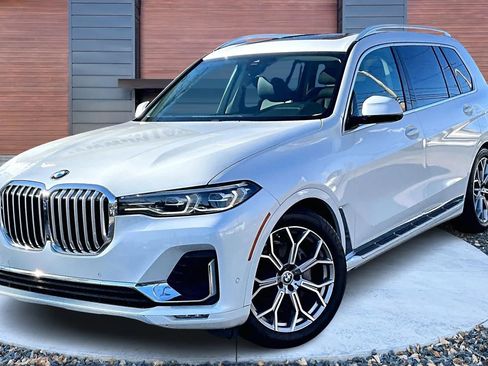 Used 2021 BMW X7 xDrive40i w/ Parking Assistance Package image 11