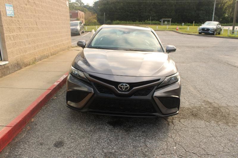 Used 2021 Toyota Camry SE w/ Convenience Package FWD image 2