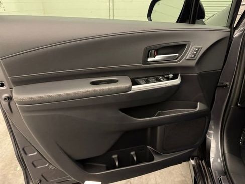 Used 2025 Toyota Sienna Limited image 4