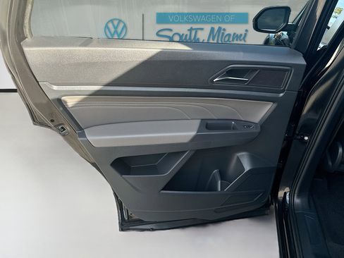 Used 2021 Volkswagen Atlas Cross Sport SE w/ V6 Towing Package image 25