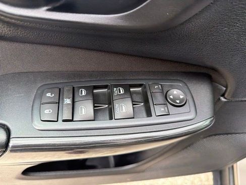 Used 2017 Jeep Cherokee Latitude w/ Cold Weather Group AWD/4WD image 11