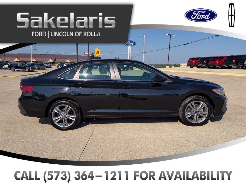 Used 2024 Volkswagen Jetta SE FWD image 4