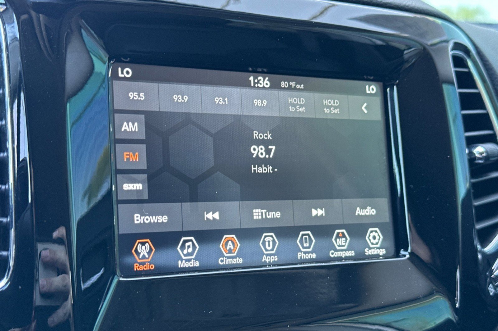 Used 2019 Jeep Compass Latitude FWD image 18