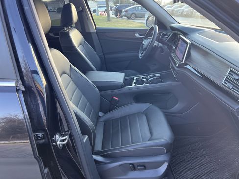 Certified 2025 Volkswagen Atlas SEL image 30