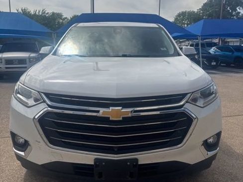 Used 2021 Chevrolet Traverse LT w/ LT Premium Package image 2