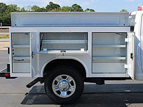 Used 2026 RAM 2500 Tradesman w/ Chrome Appearance Group AWD/4WD image 14