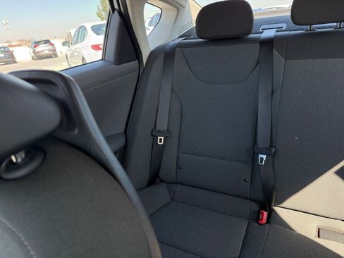 Used 2025 Kia K4 LXS image 38