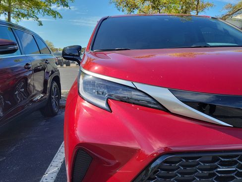 Used 2023 Toyota Sienna XSE image 7