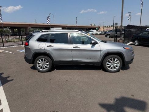 Used 2016 Jeep Cherokee Limited AWD/4WD image 18