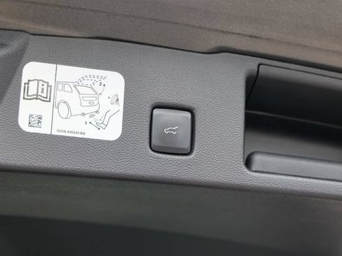 Used 2020 Ford Escape Titanium FWD image 44