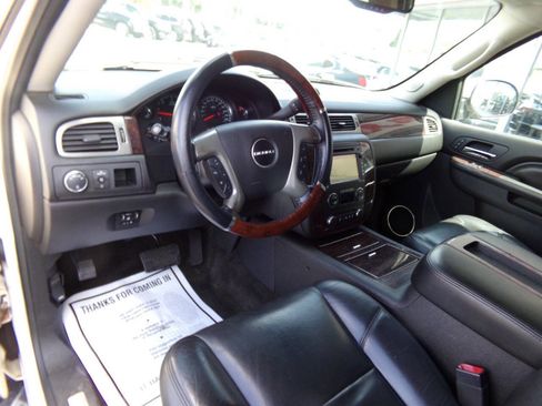 Used 2013 GMC Yukon XL Denali image 51