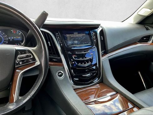 Used 2019 Cadillac Escalade Luxury RWD image 8