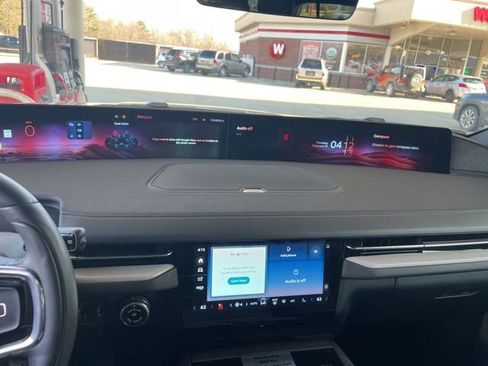 Used 2025 Lincoln Navigator L Reserve w/ Jet Appearance Package image 9