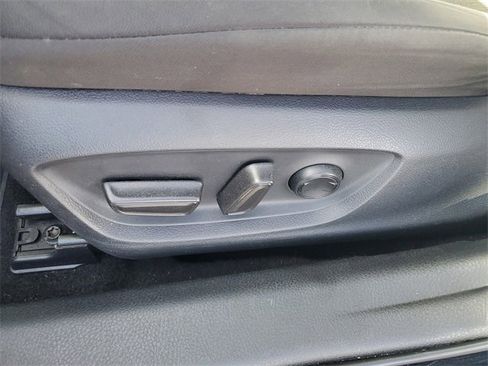 Used 2018 Toyota Camry LE w/ Convenience Package image 19