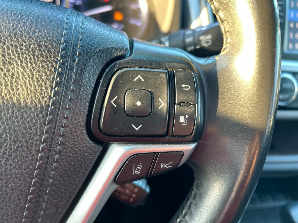 Used 2019 Toyota Highlander XLE FWD image 17