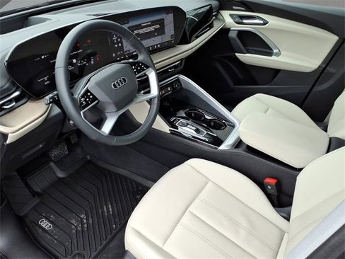 Used 2025 Audi Q5 Premium Plus w/ Premium Plus image 13