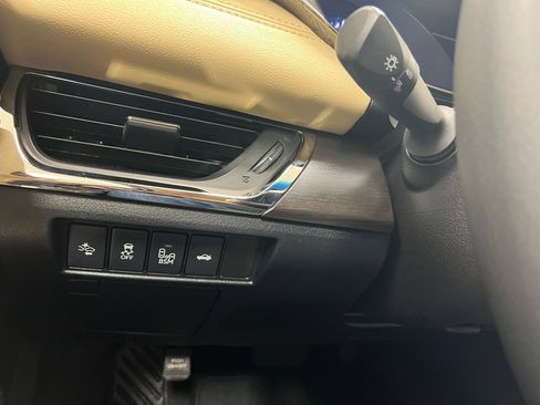 Used 2017 Toyota Avalon XLE Premium image 25