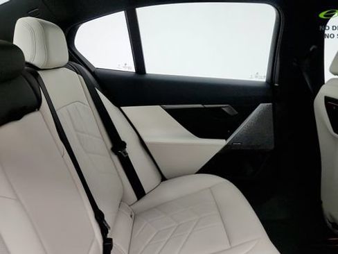 Used 2025 BMW i5 eDrive40i RWD image 41
