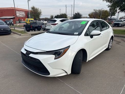 Used 2023 Toyota Corolla LE image 6