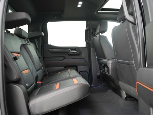 Used 2023 GMC Sierra 1500 AT4 w/ Technology Package AWD/4WD image 12