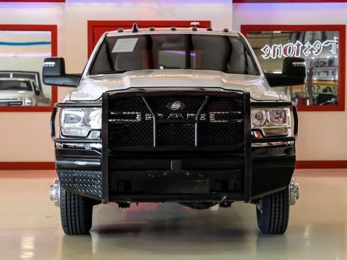 Used 2024 RAM 3500 Tradesman w/ Chrome Appearance Group AWD/4WD image 10