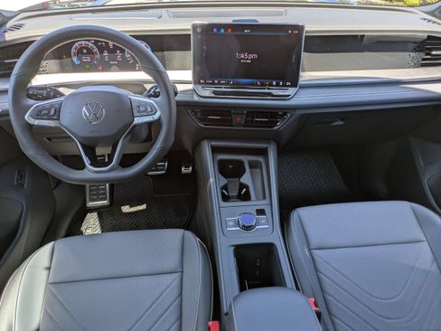 New 2026 Volkswagen Tiguan SE R-Line AWD/4WD image 16