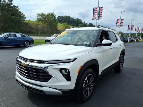 Used 2024 Chevrolet TrailBlazer LT w/ LT Cold Weather Package AWD/4WD image 4