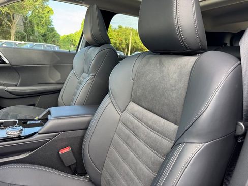 Used 2025 Mitsubishi Outlander SE image 29