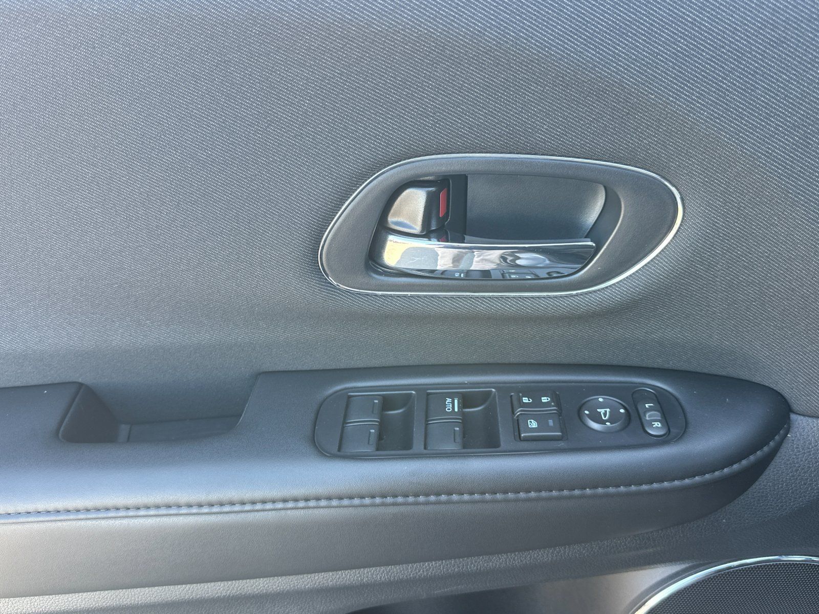 Used 2020 Honda HR-V EX image 11
