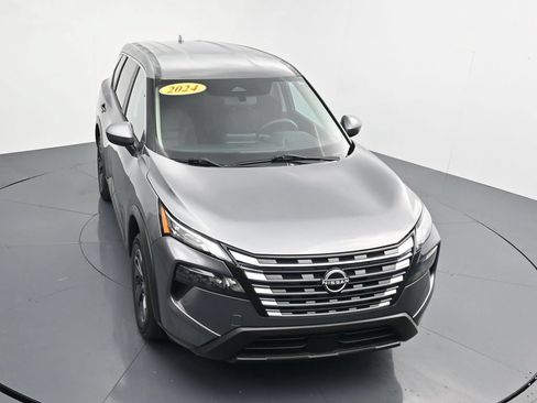 Used 2024 Nissan Rogue SV AWD/4WD image 16