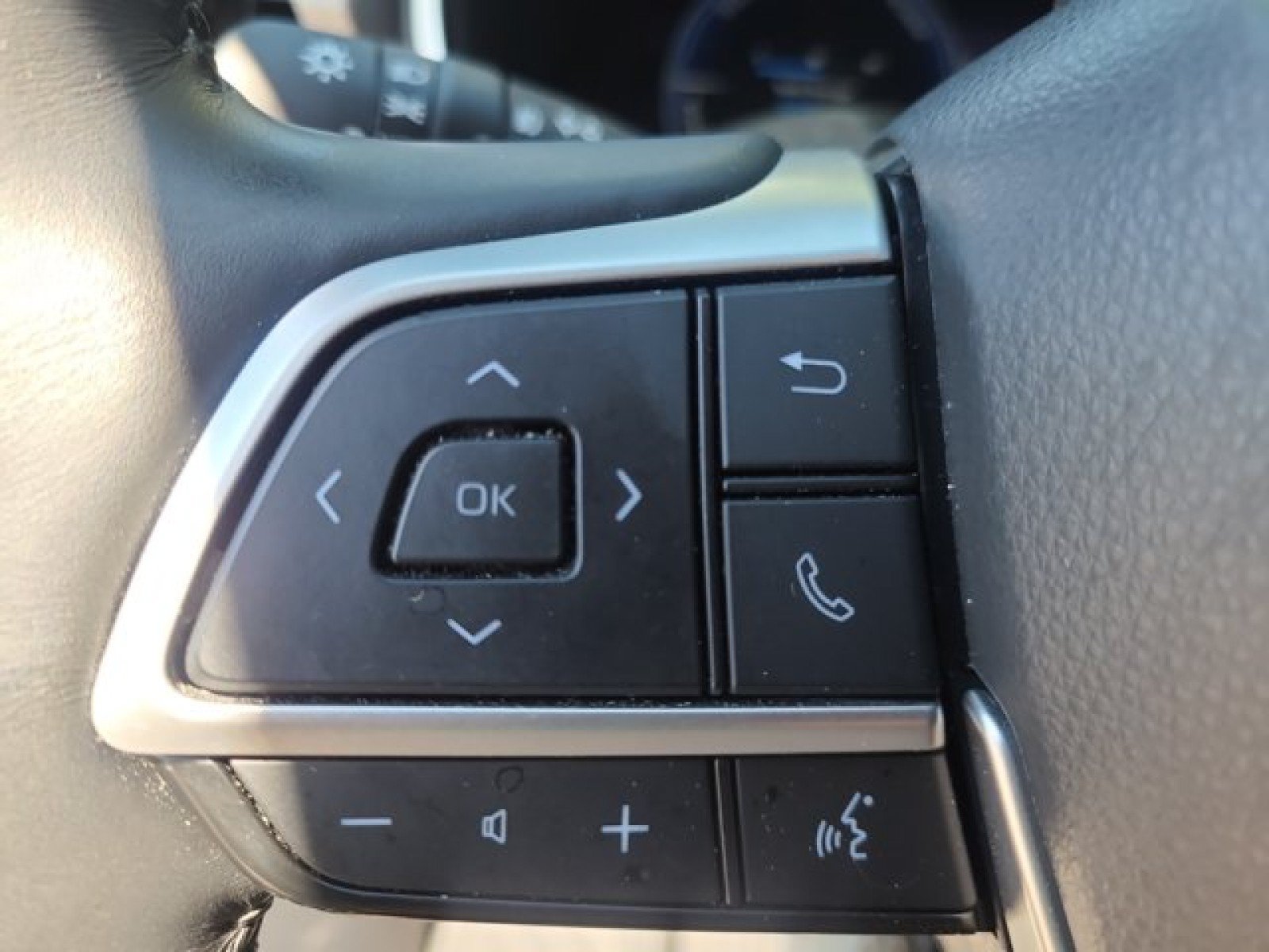 Used 2023 Toyota Highlander Platinum AWD/4WD image 30
