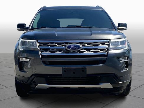 Used 2018 Ford Explorer XLT w/ Equipment Group 201A image 4