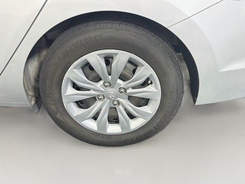 Used 2022 Hyundai Accent SE FWD image 11