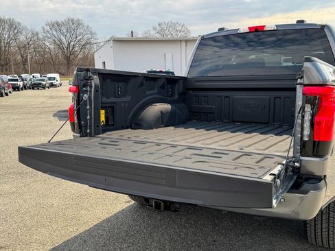 Used 2025 Ford F150 Lightning XLT image 18