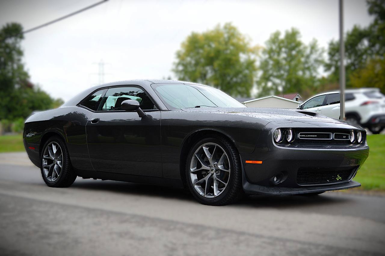 Used 2022 Dodge Challenger GT RWD image 3