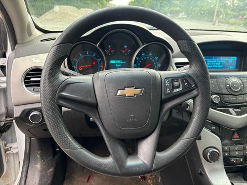 Used 2015 Chevrolet Cruze LS FWD image 17