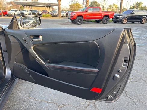 Used 2014 Hyundai Genesis 2.0T image 11