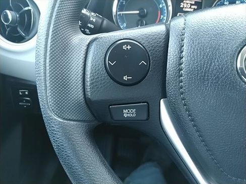 Certified 2019 Toyota Corolla LE image 28